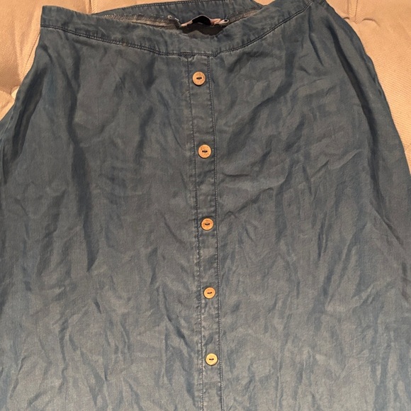 Chic Denim Button-Down Maxi Skirt - Picture 6 of 8